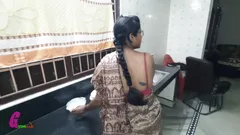 Hintli kadın mutfakta devar tarafından sikiliyor - Hintli Hintçe desi bhabi seks