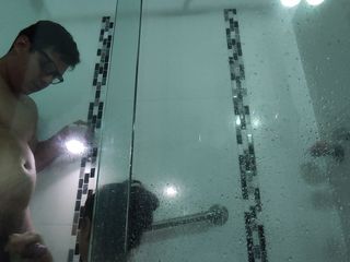 Crisanto999: Nous avons baisé sous la douche, personne ne va remarquer,...