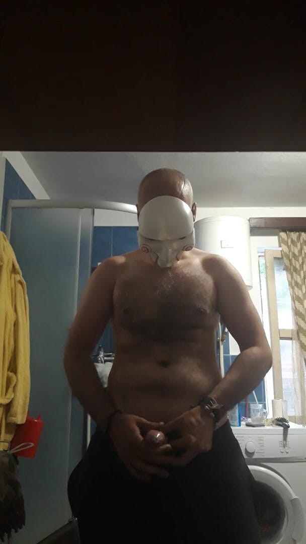 SingerMask: Spěchá honění, aby mě nechytila macecha