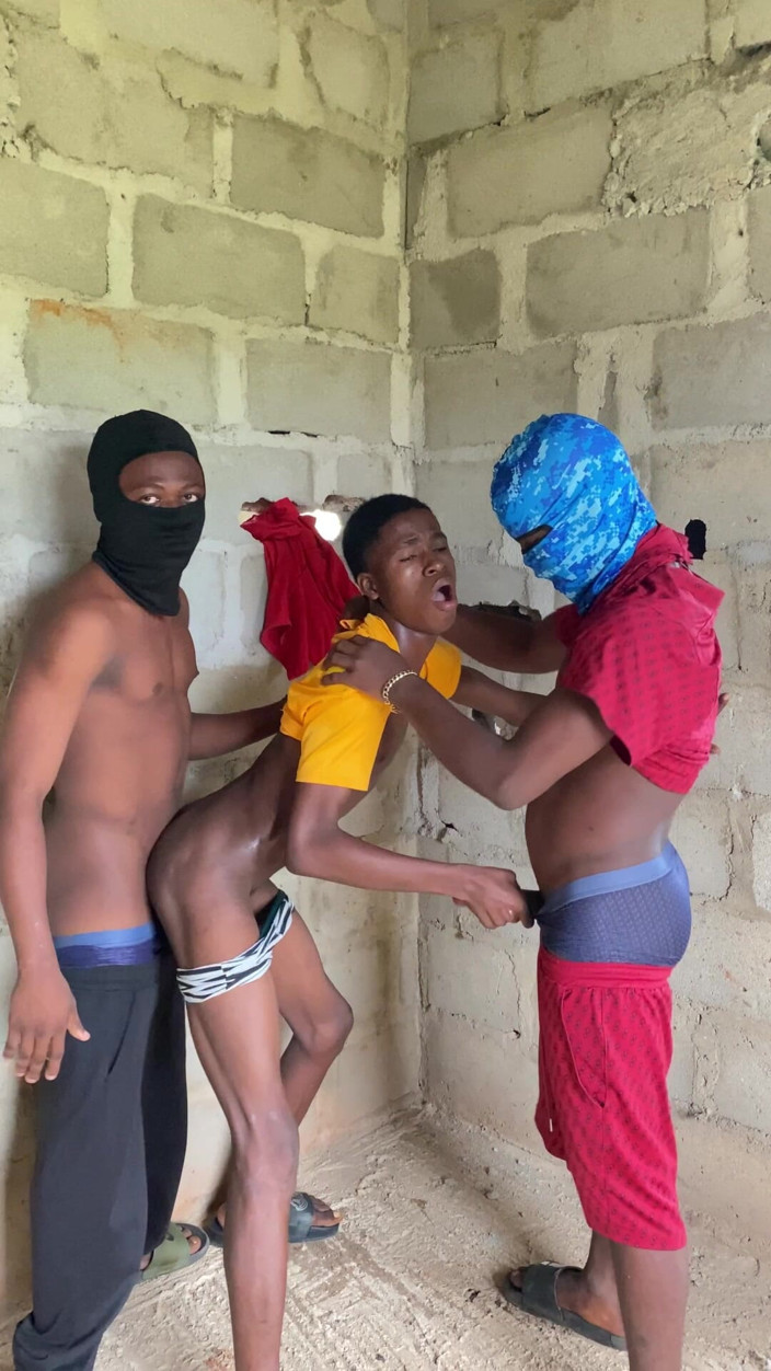 assdriller50: Un Trio Twink Ed Un Ruvido Motociclista