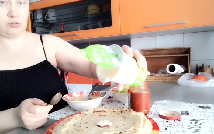 VikkiGeorgia: 我正在吃