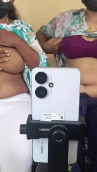 Panggilan video adik-beradik dengan teman lelaki