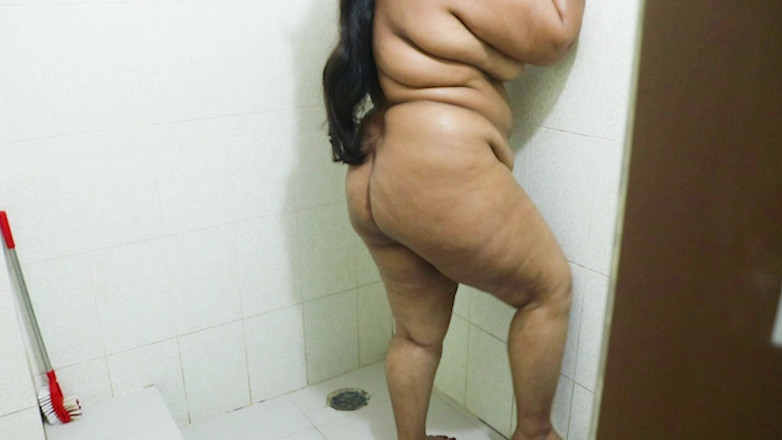 Morjenabb: Pareja india en cuarto de baño