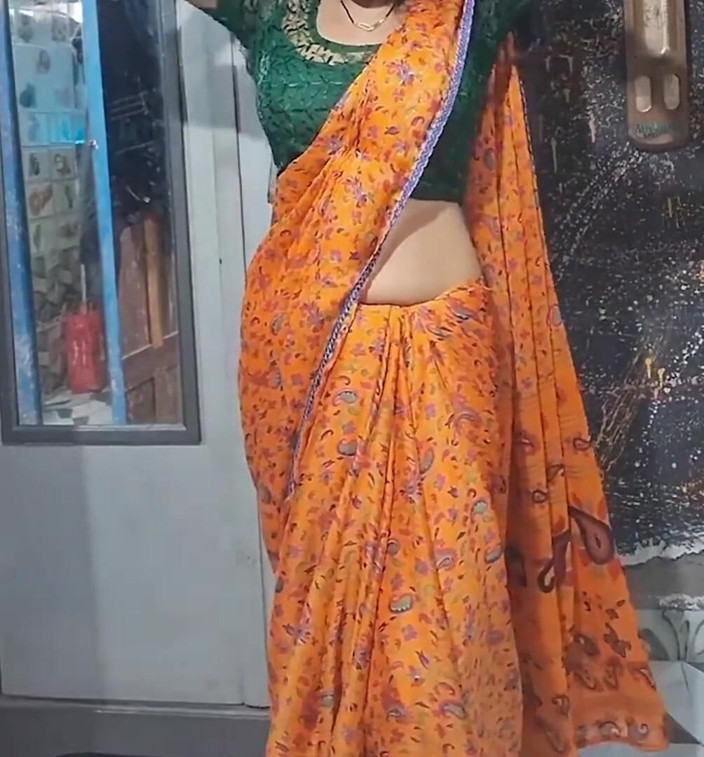 Neha Gupta: 힌디어 오디오로 Devar에게 따먹히는 Saree의 쪼이는 보지 인도 바비