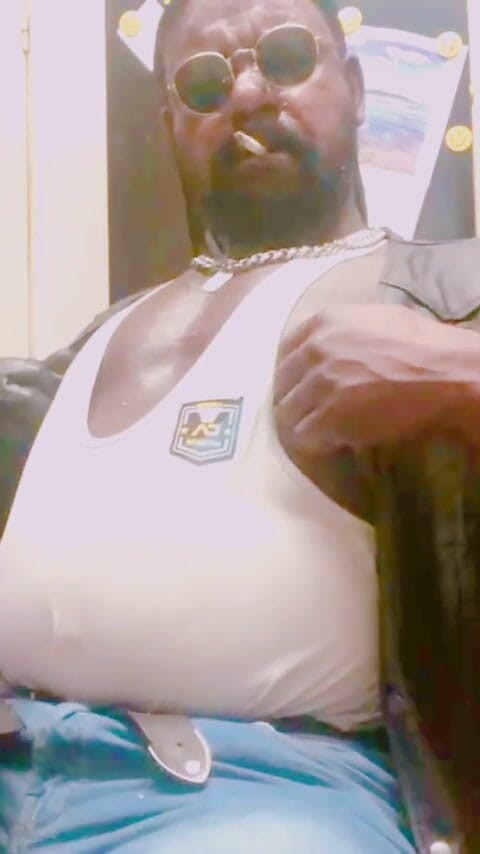 Black Muscle Stepdad: Cizme musculoas din piele denim armăsar, fumat solo Titpig
