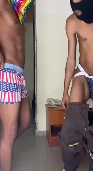 YungthugM: 다른 방에서 친구를 따먹은 후 거대한 자지 마스터에게 벌을 받았습니다.