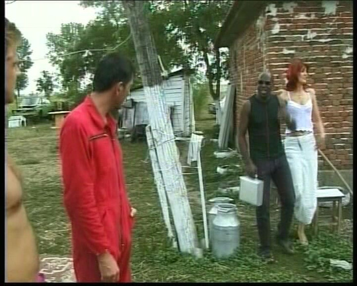 German Amateur Videos: Rudowłosa nastolatka Z Niemiec zerżnięta na farmie