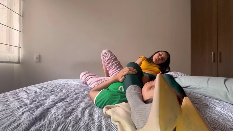 scarlettandc: Timp de joacă lesbian