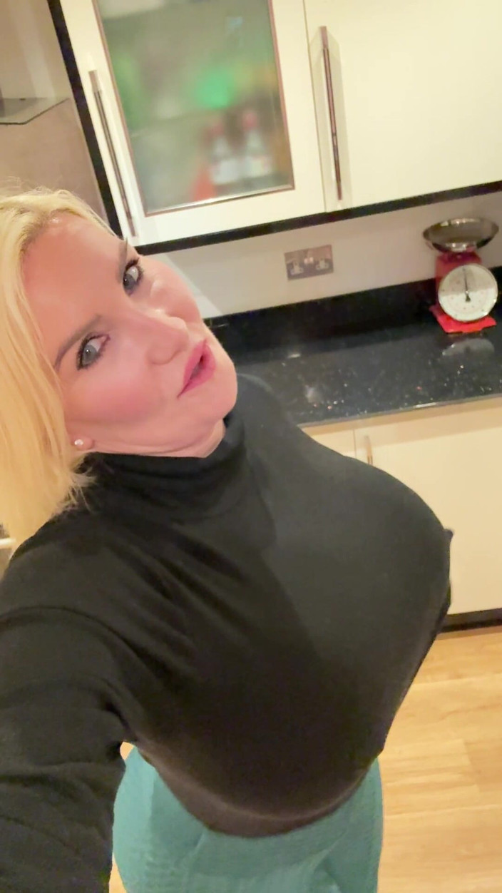 Sophie James: Jag trimmade min berömda buske och gillade den