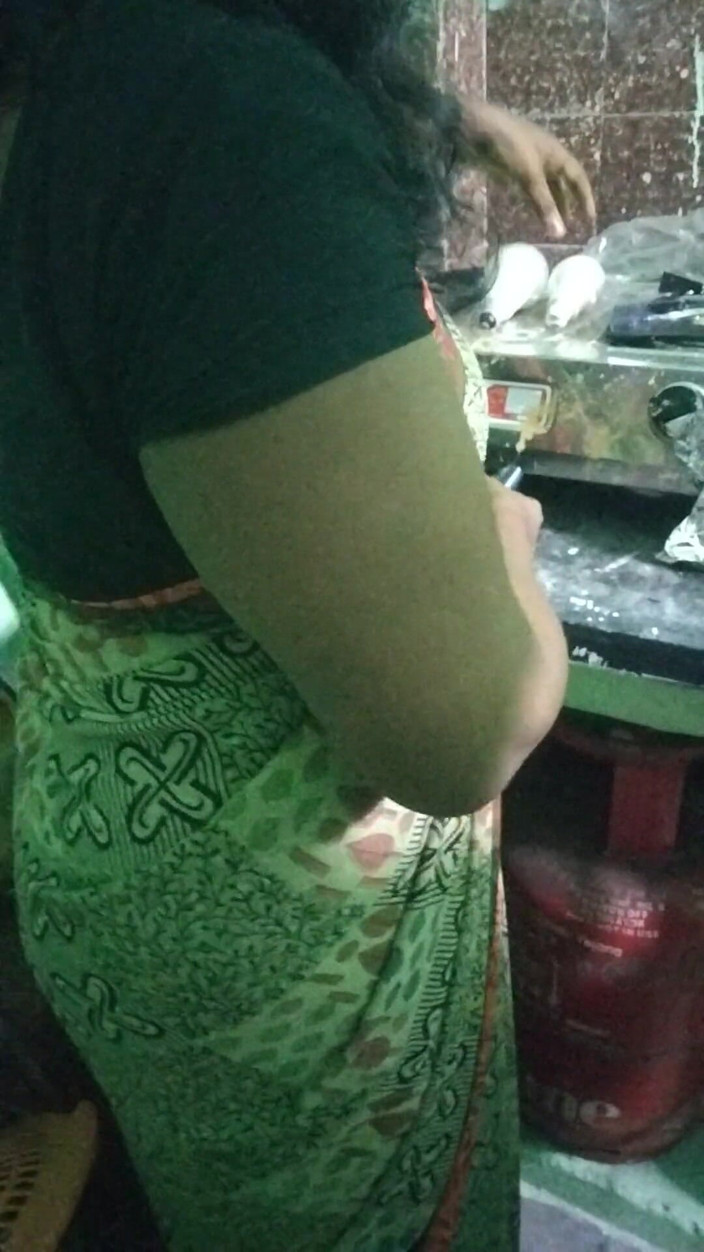 Tamil lesbian: Saree mặc đồ dì mới nói chuyện