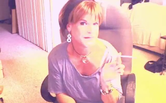 FemmeCheri120: Smoking n stroking