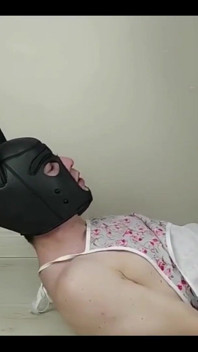 Pisando na cara e adoração dos pés