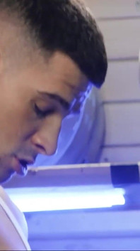 Twinkpop - prietenul lui Malik Delgaty vrea călătoria lor la Oktoberfest Cumpara Malik lui