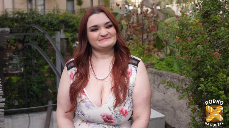 Porno Baguette: Amandine, linda chica, quiere ser follada por dos pollas