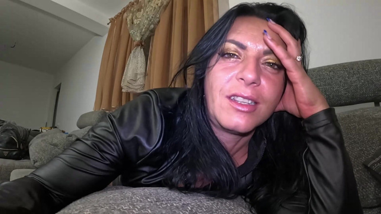 MilfyCalla: Fumar sumisa milf - masturbación, hablar sucio y fetiche de cuero 304