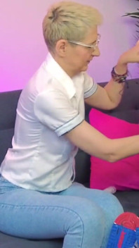 Dziewczyna dojenia jej femboy