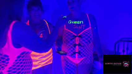 Auntie Nation: Uv caos