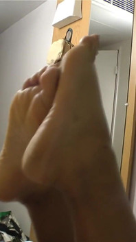 Foot fetiš a footjob se super děvkou černou holkou!
