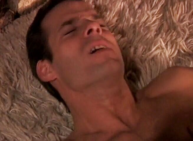 Bareback TV: बड़े लड़के चिमनी के बगल में चुदाई करते हैं