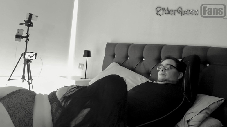 Riderqueen: Suck Dick Spouse - Video pentru fani
