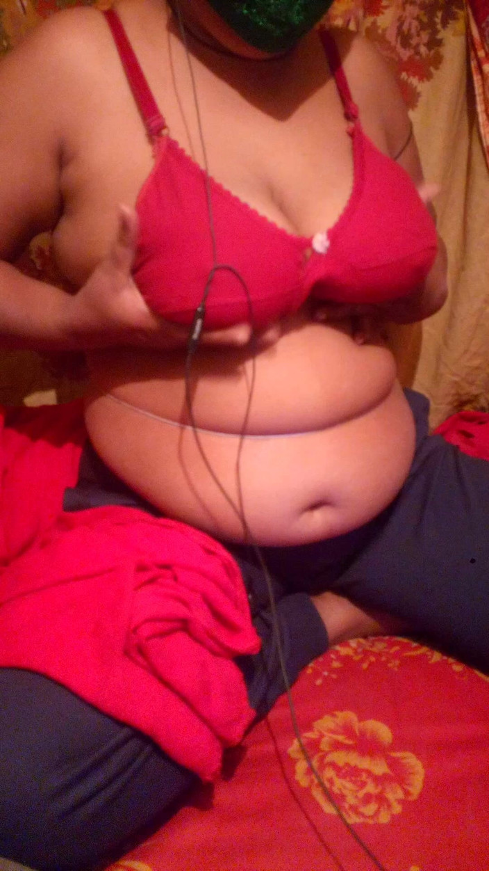 Sadia vabi: La desi sexy Sadia Vabi, nouveau vedio sexy