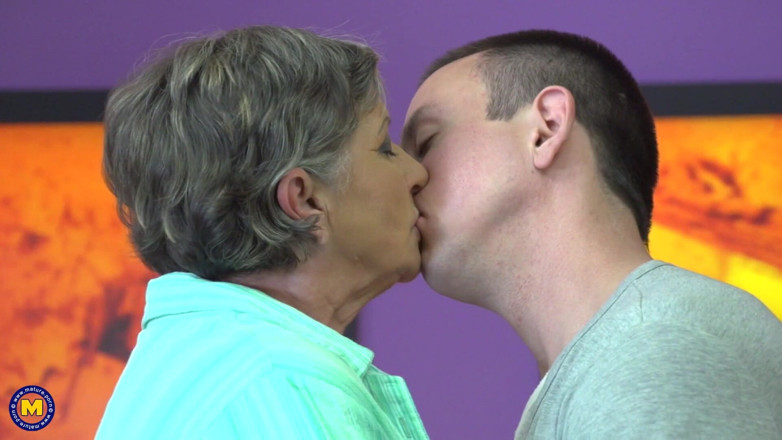 Mature NL: Die Alte Oma Jana W. Bekommt Haarige Muschi Geleckt Und...