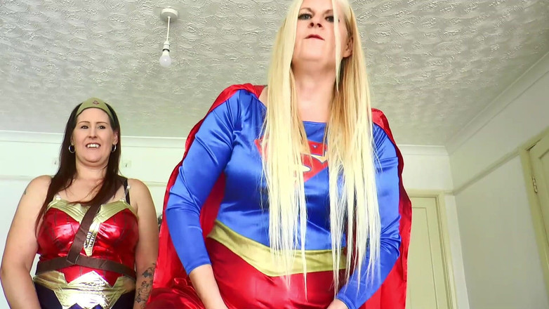 Natasha Love: Siêu anh hùng trừng phạt bạn bằng những con cu...