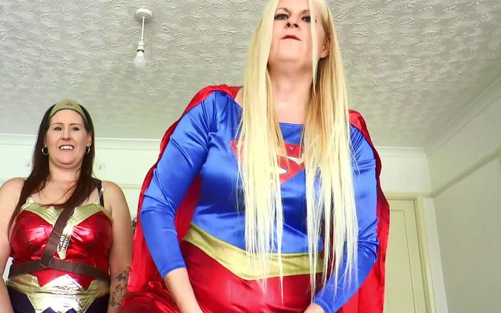 Natasha Love: Superhrdinové tě potrestají svými futa ptáky