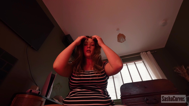 Sasha Curves: Giantess for Hire