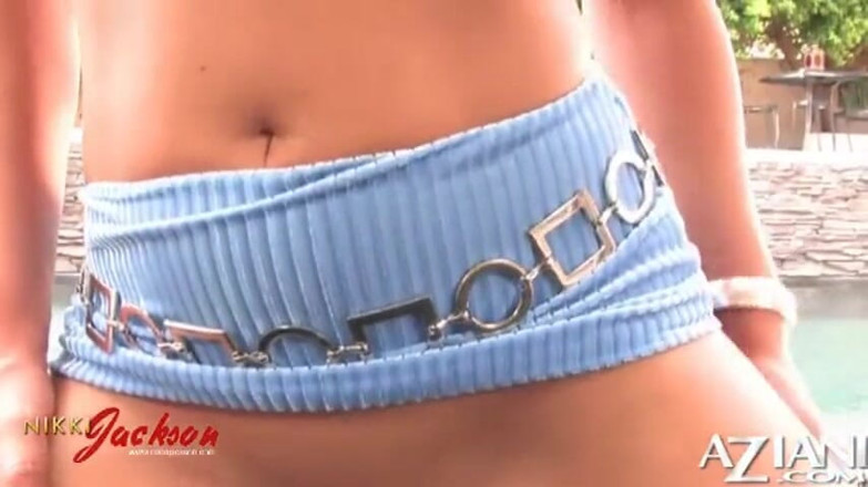 Nikki Jackson: ขี่ sybian ข้างสระ