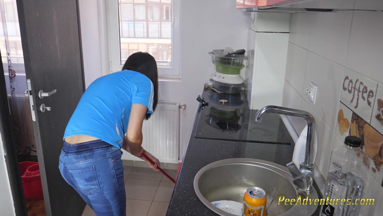 Pee Adventures: Meine jeans in der küche rauchen und benetzen