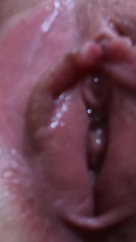 Pengen liat memekku close up??