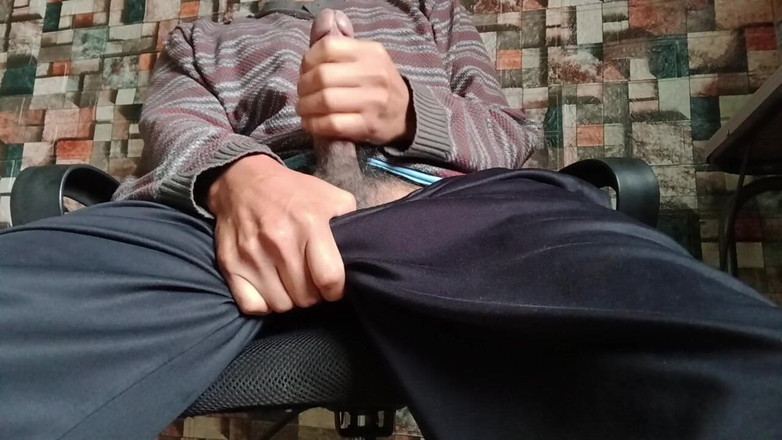 Hornyboy2058: Saya menggesel dalam seluar jeans saya sehingga saya tidak boleh...