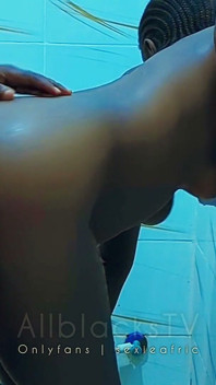Apporte ce gros cul ici, laisse-moi baiser et éjaculer sur ton visage