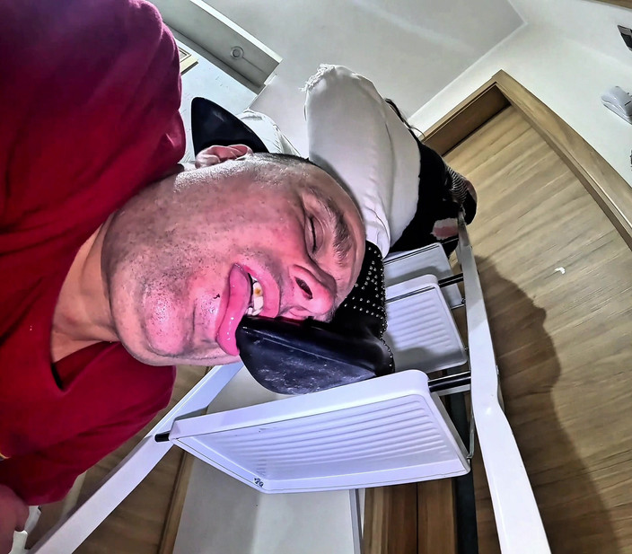 Mistressyammyboots: 내 발바닥을 원해? 그들을 적립하실 수 있습니다.