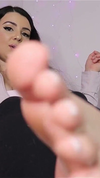 Foot Fetish Loser Sucks