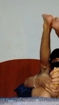 Jugo fresco de plátano con pepino directamente en mi culo femboy twink