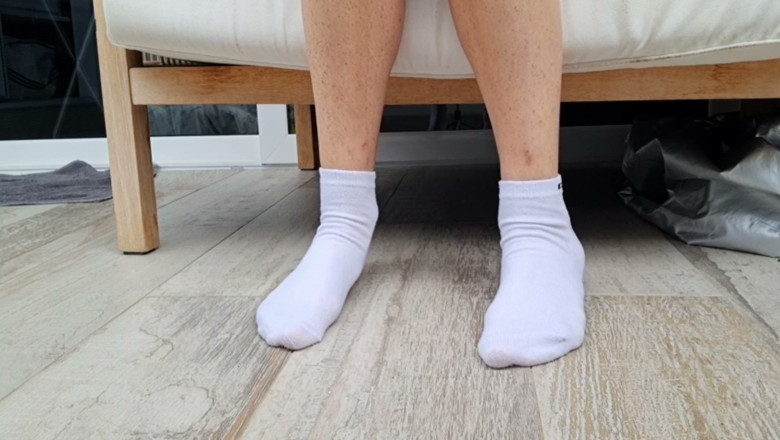ScottishSweetie: White Ankle Sock Peal &amp; Reveal: Slim Arch and Delicate Toes