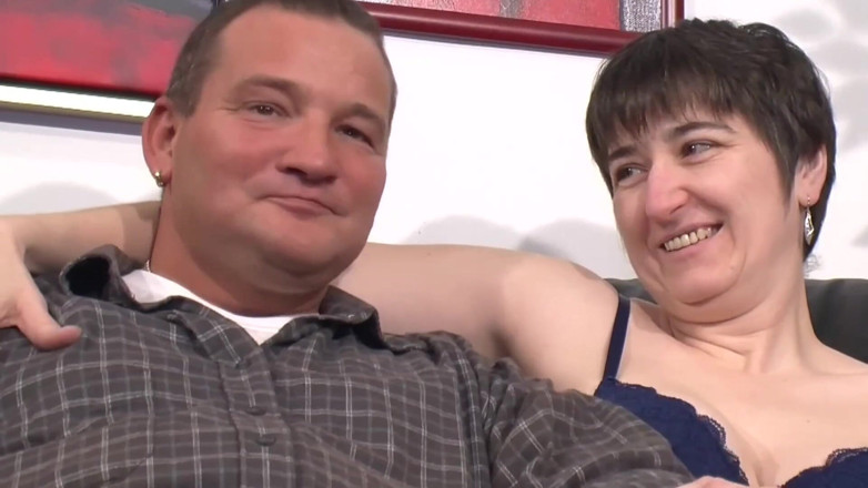 Deutsche Amateur Pornos: German MMF Threesome Brings All the Hot Juices Out!
