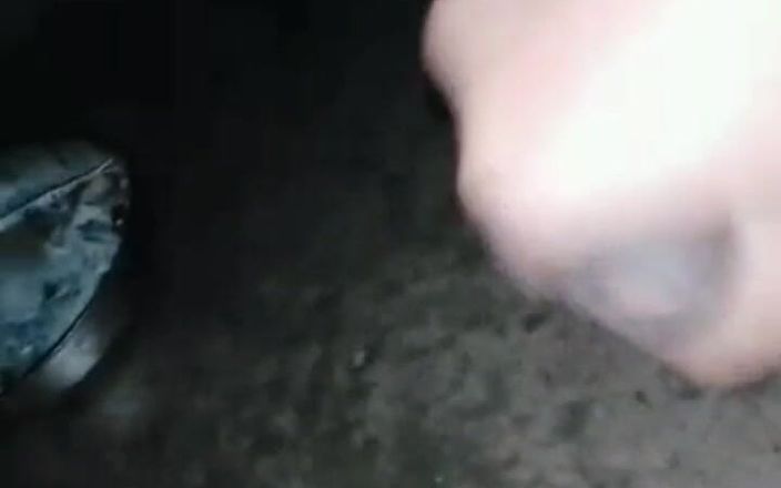 Xboyricky: Pria desi masturbasi penisnya yang semok