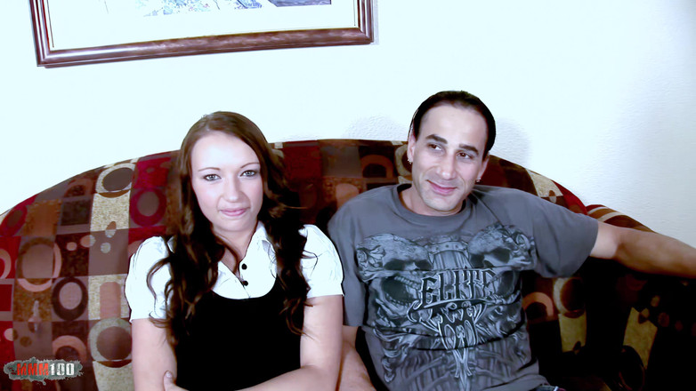 Porn-World: ハーレー:ハーレーのパイパンマンコとお尻は巨根の射精を獲得