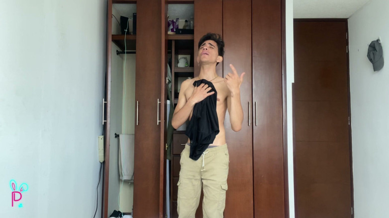Isak pervert: Latin Rhythm and a Big Huge Cock Full of Milk