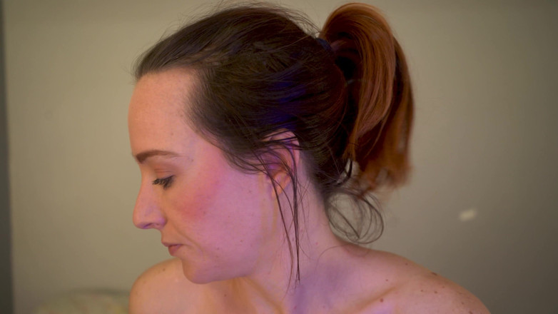 Alicia Robertz: Sexy nahaufnahme süße rauch-session - zierliche rothaarige lippen necken