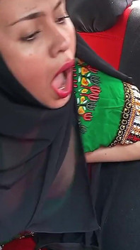 Indian Woman Wearing Hijab Had Sex in Car