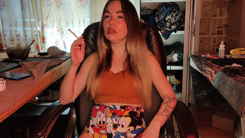 Blowjobs Alice: Chị kế hút thuốc lá