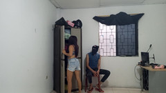 NEGRITA SEXY: 남편이 나를 떠나 출근해. 나는 흥분하고 그는 매우 감각적으로 나를 만져.