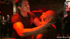 Bound in public: Live Shoot: Ràng buộc trong bữa tiệc ra mắt công...