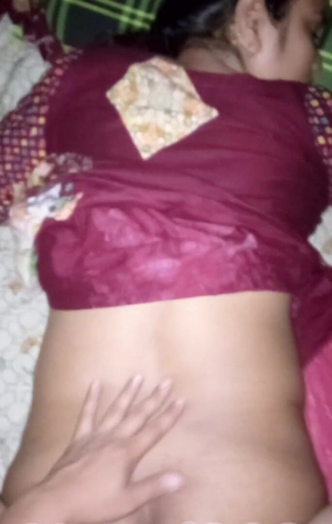 Angel Surovi Lata: Bez Courrent Bhabhika Gorme Guske Bhabhiko Codai Kiya.