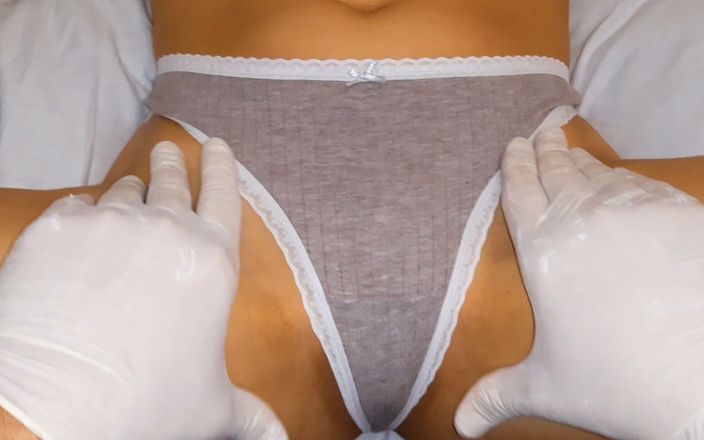 Doc pleasure: Prstění mé nevlastní sestry při olejové masáži v sexy kalhotkách