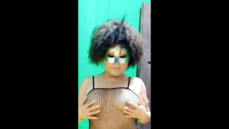 Martin13: 如此性感和饥渴我好朋友的女友！他拜访我，穿着内衣跳舞，并邀请我做爱